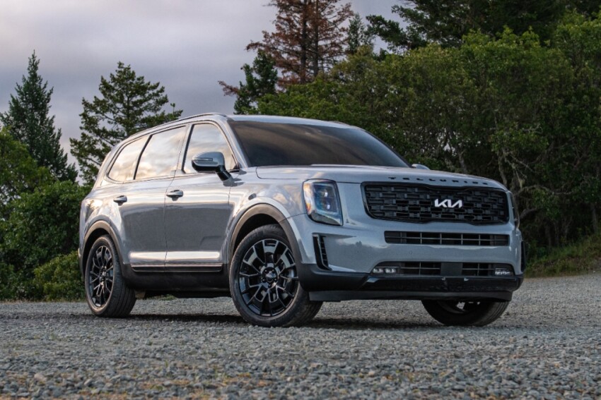 2022 Kia Telluride Parked on Gravel