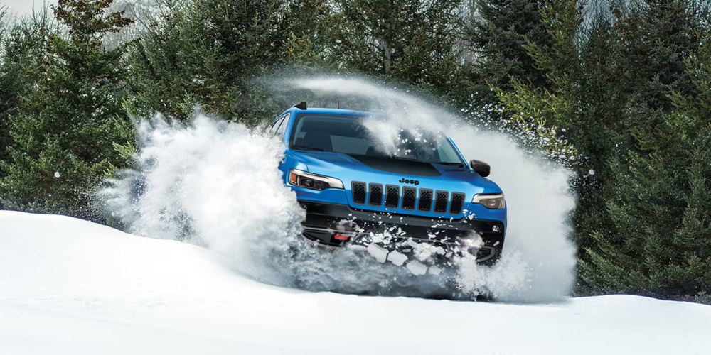 2023 Jeep Cherokee driving in the snow