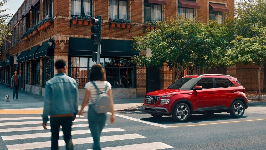 2022 Hyundai Venue 2022 Hyundai Venue Red Exterior on Street