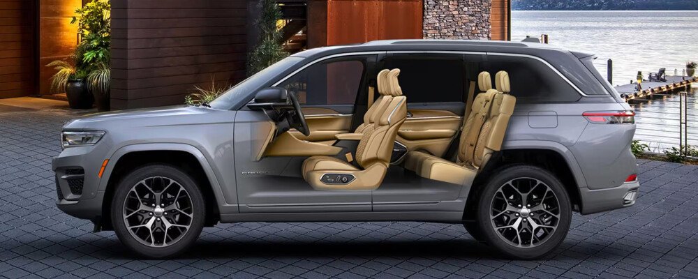 2025 Jeep Grand Cherokee Interior 2025 Jeep Grand Cherokee Interior 2-Seater