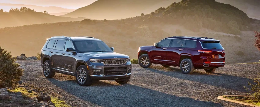 Two 2021 Jeep Grand Cherokee L next to each other