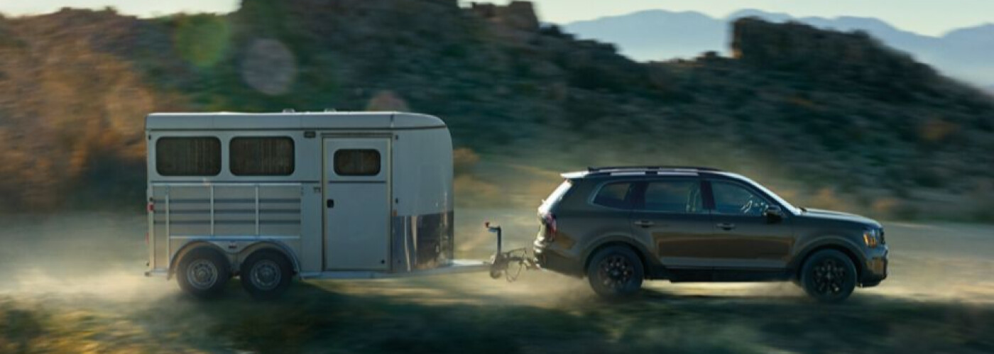 2025 Kia Telluride Towing a Trailer