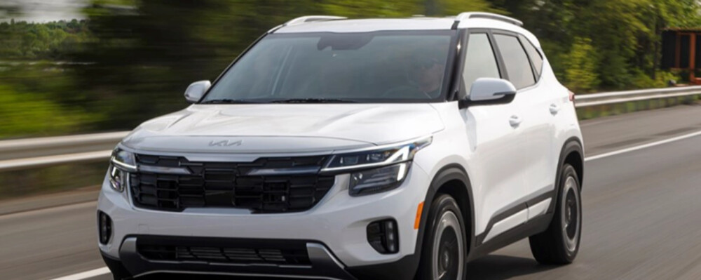 2025 Kia Seltos white kia seltos