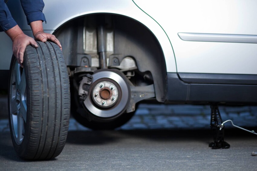 Removing a wheel from a vehicle