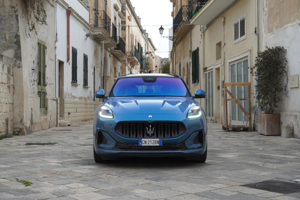 2025 Maserati Grecale in Italian street