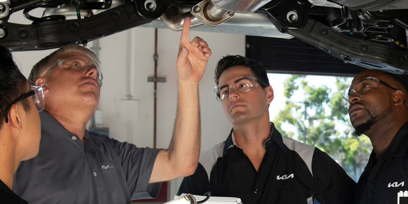 Kia Service Kia Service technicians inspecting under carriage