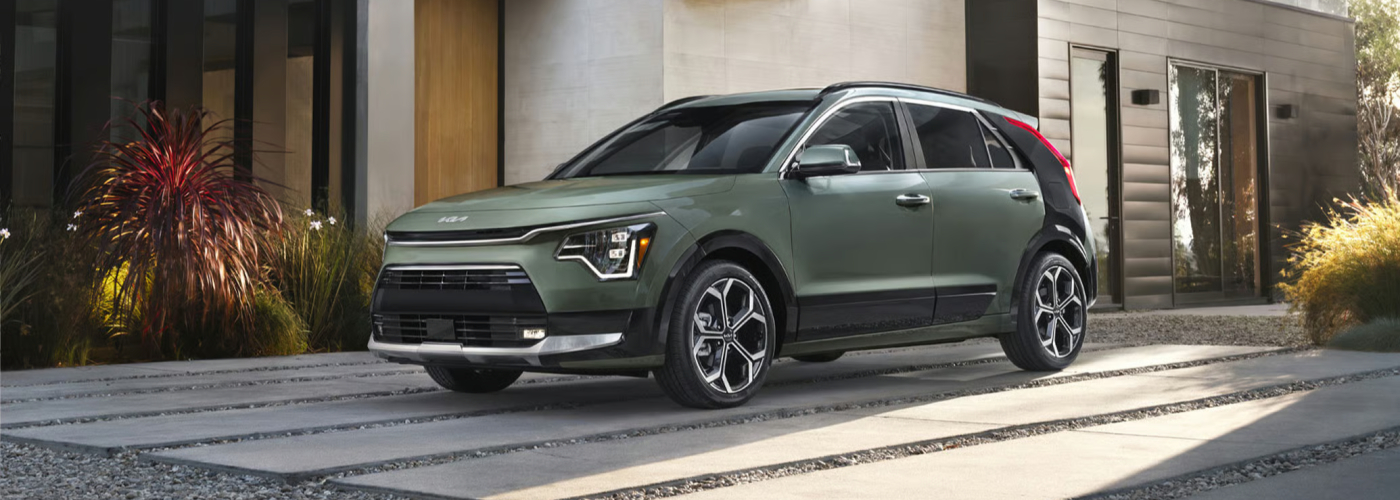 2026 Kia Niro SX Touring with Roof Rails and 18-in., Black and Machined Finish Alloy Wheels