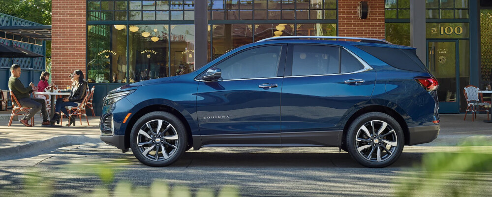 2022 Chevrolet Equinox Outside Restaurant 