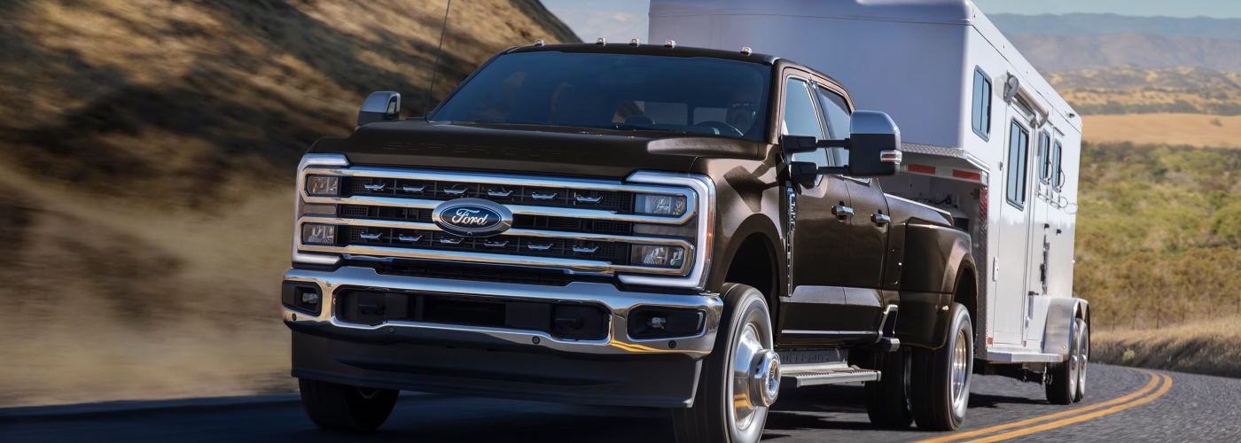 2025 Ford F-350 Superduty Towing a Trailer