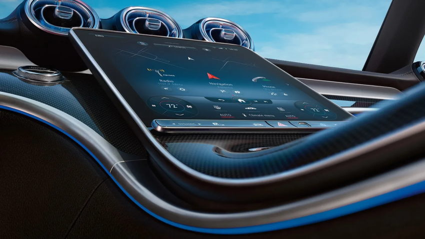 Explore the 2023 Mercedes-Benz C-300 Interior Technology