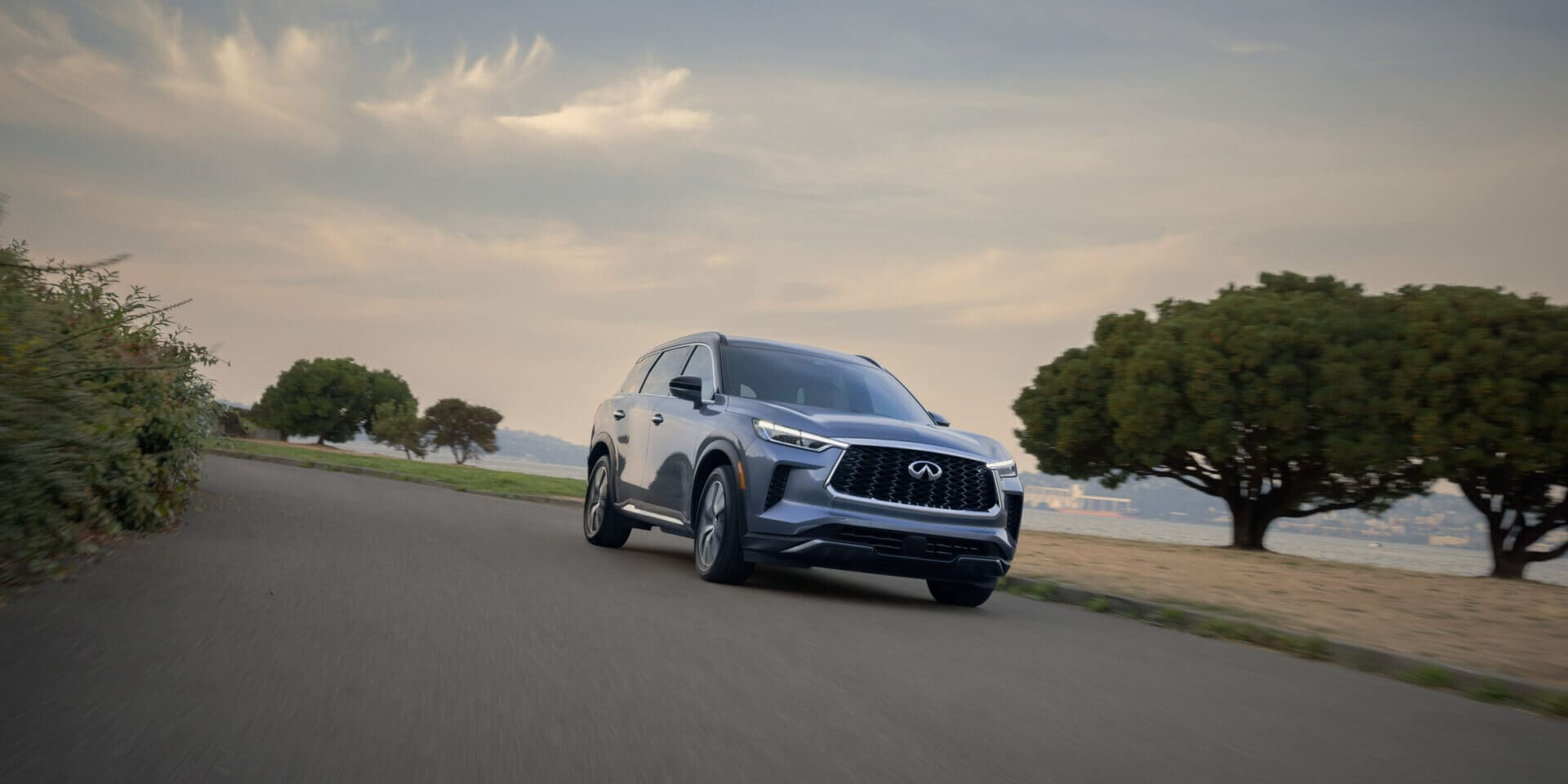2025 INFINITI QX60 2025 INFINITI QX60 on road