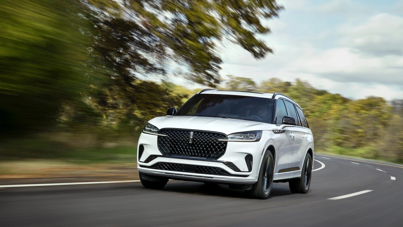 2026 Lincoln Aviator Driving
