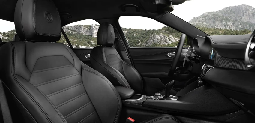 2022 Alfa Romeo Giulia Quadrifoglio Interior