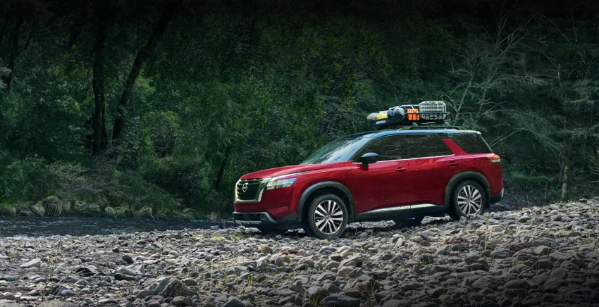 2022 Nissan Pathfinder on Gravel