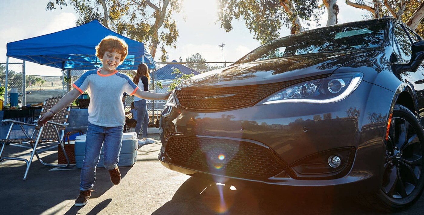 2020 Chrysler Pacifica Grill