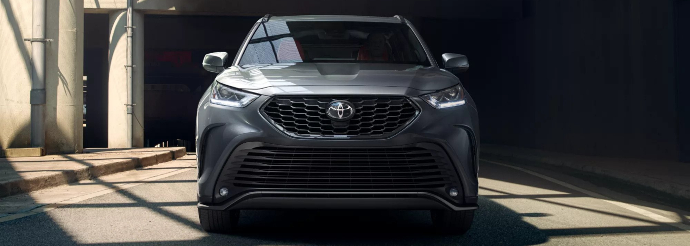 2022 Toyota Highlander XSE AWD shown in Magnetic Gray Metallic 2022 Toyota Highlander XSE AWD shown in Magnetic Gray Metallic