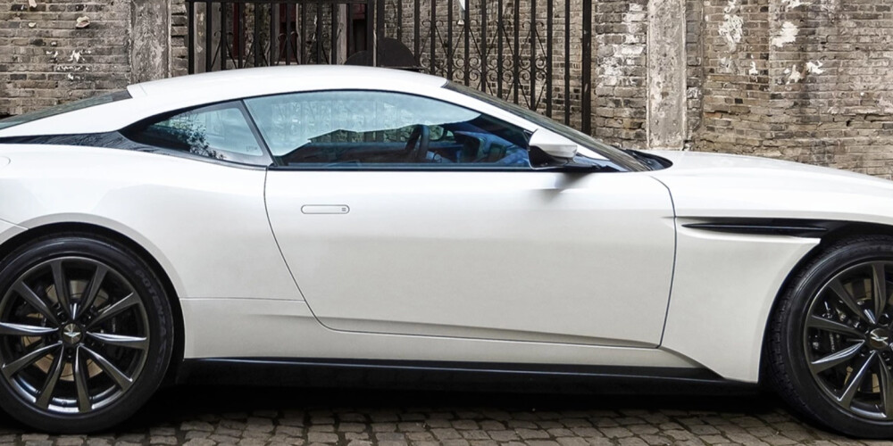2022 Aston Martin DB11 2022 Aston Martin DB11 in the city