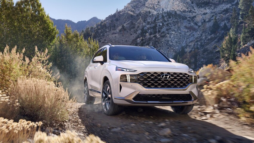 2021 Hyundai Santa Fe on a dirt trail 2021 Hyundai Santa Fe on a dirt trail