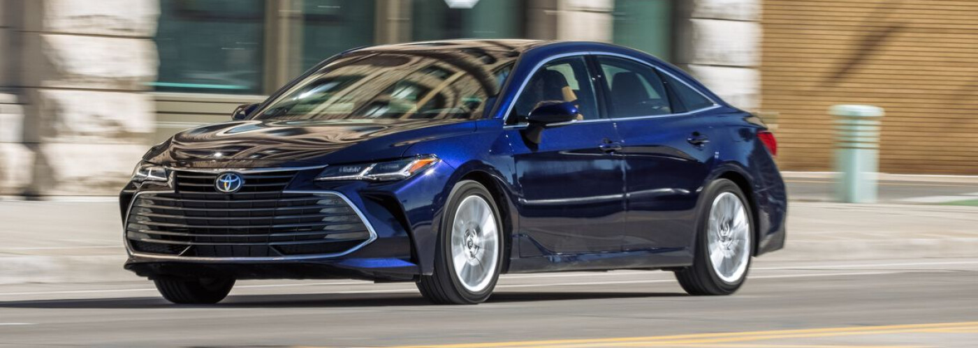 2022 Toyota Avalon 2022 Toyota Avalon driving down city street