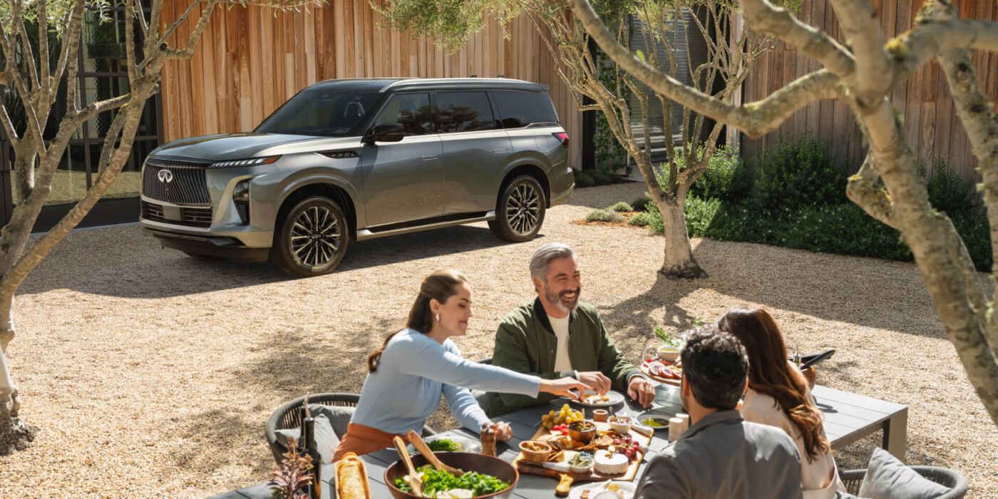  2025 INFINITI QX80 with family