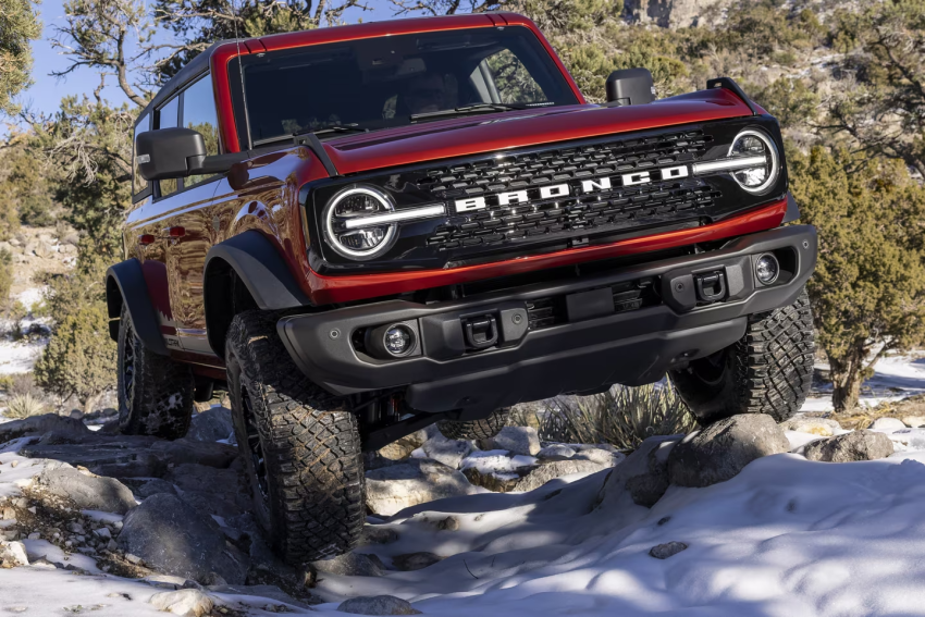2024 Ford Bronco Wildtrak in Hot Pepper Red Metallic