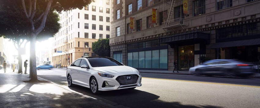 2019 Hyundai Sonata Hybrid Parked 2019 Hyundai Sonata Hybrid Parked