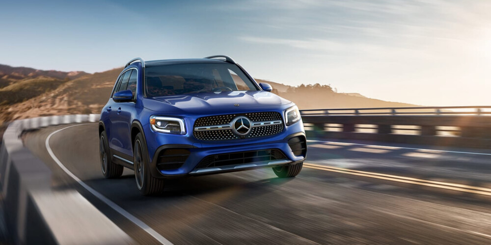 2020 Mercedes-Benz GLB 250 driving on road