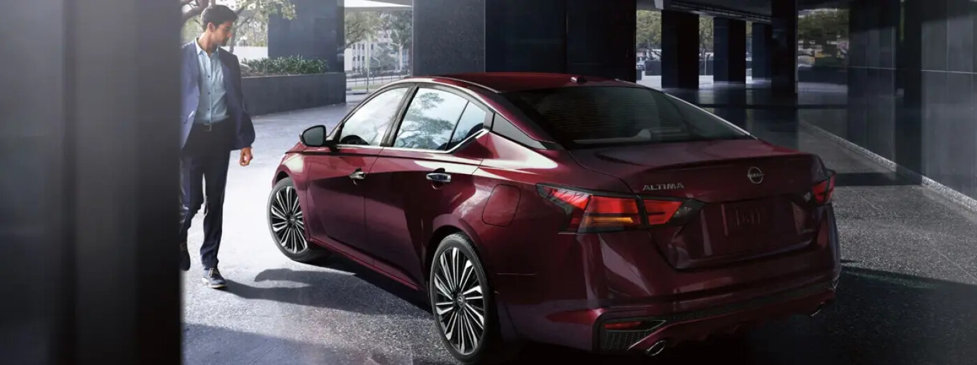 2025 Nissan Altima en el aparcamiento 