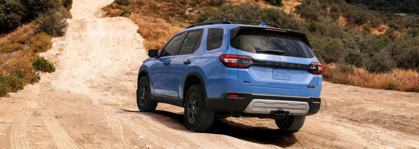 2025 Honda Pilot TrailSport in Diffused Sky Blue Pearl with Accessory Crossbars 2025 Honda Pilot TrailSport in Diffused Sky Blue Pearl with Accessory Crossbars