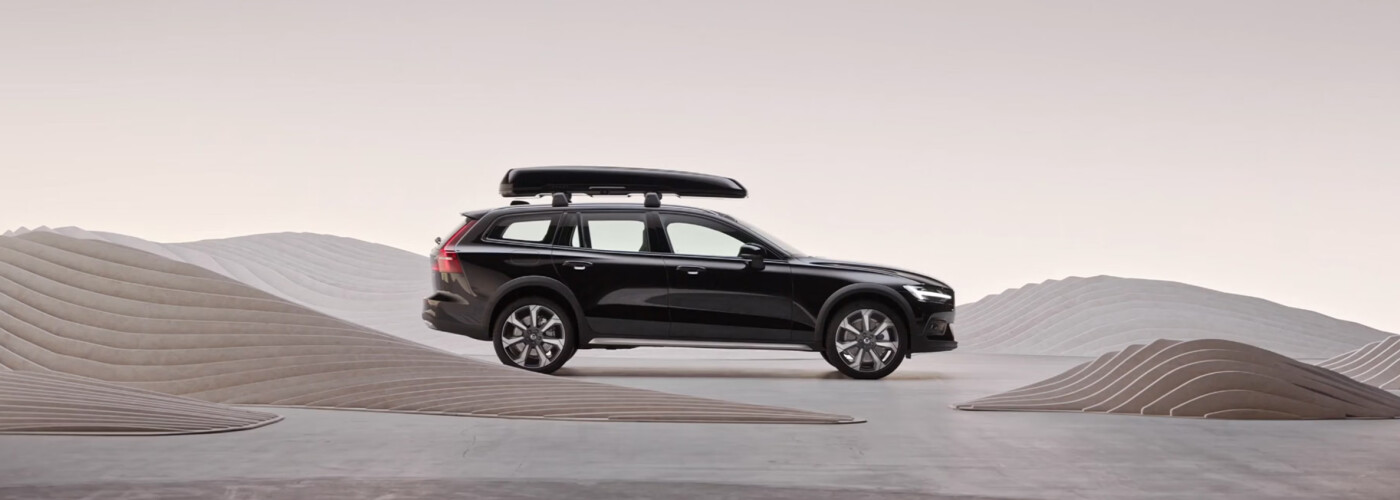 2025 Volvo V60 Cross Country black in desert