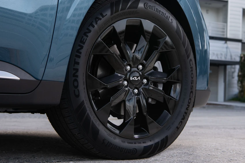 2022 Kia Carnival Tire