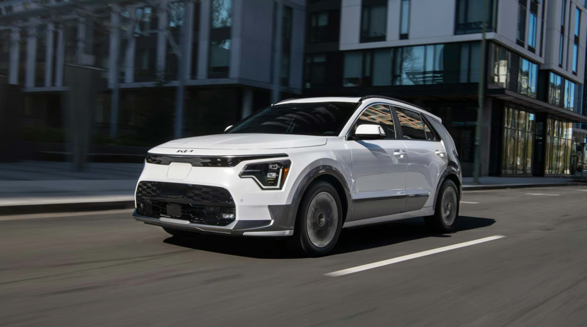 2026 Kia Niro EV Wave with Gloss Black Rails, Wheel Arches and Side Sill Molding