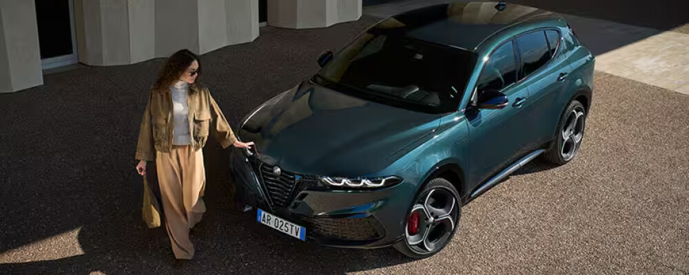 2026 Alfa Romeo Tonale Parked 2026 Alfa Romeo Tonale Parked