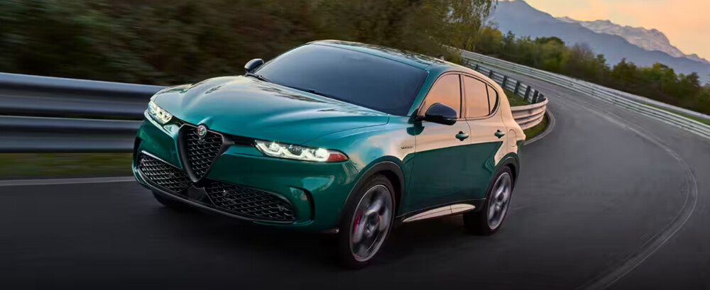 2024 Alfa Romeo Tonale 2024 Alfa Romeo Tonale driving on open road